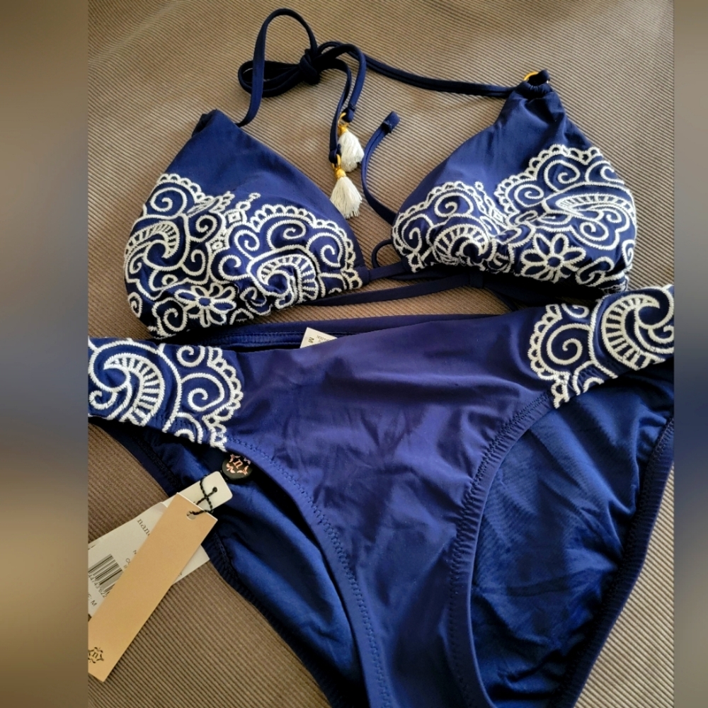 NANETTE LEPORE, White, Navy Stitch Triangle Bikini  NWT